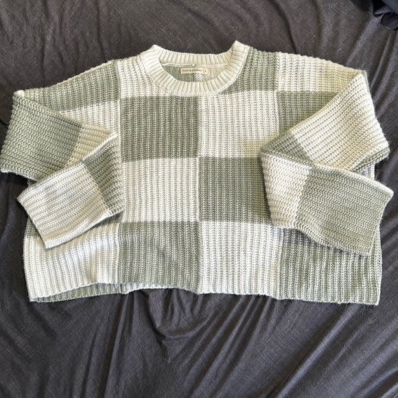 White and sage green Moon & Madison sweater! - Picture 1 of 2